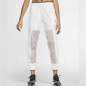 Nike Women’s Running Pants size medium NWT